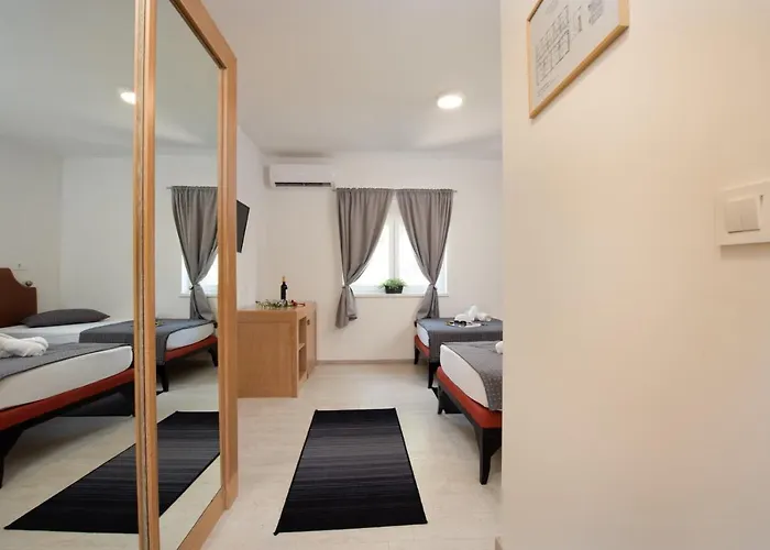 Hostel Hotel Potpican *